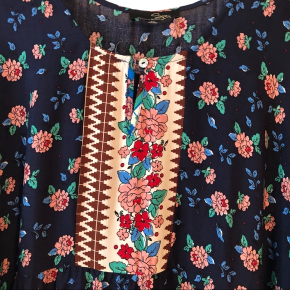 Pretty dress worn once - Picture 2 of 6